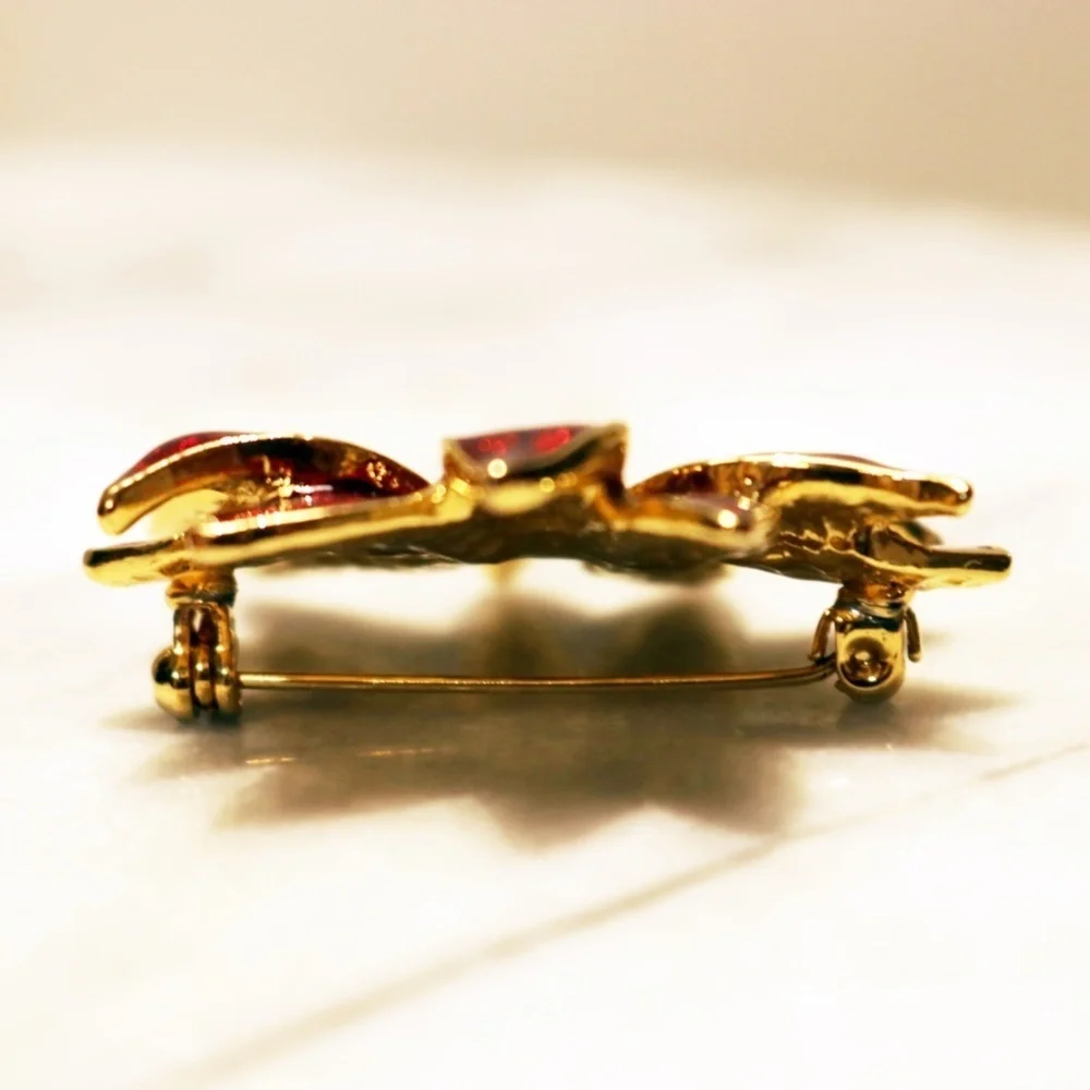 🎄💫 Vintage Poinsettia Red Enamel Gold Tone Brooch ✨